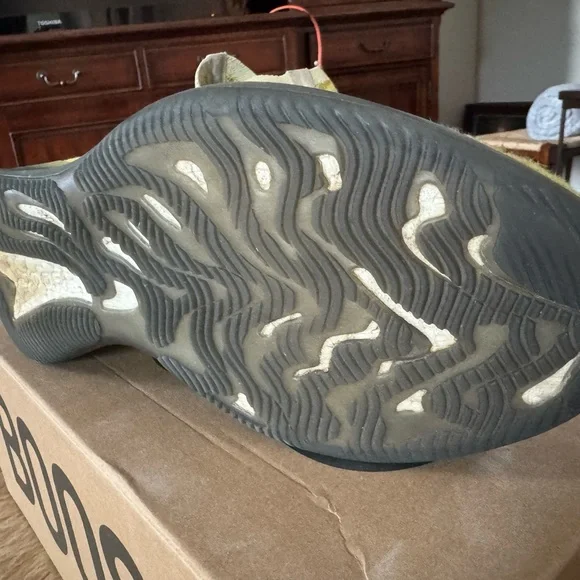 Hylite Yeezy Boost 380